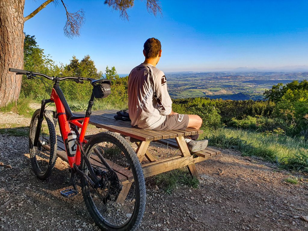 Escursioni in bici sul Conero con VivereNumana